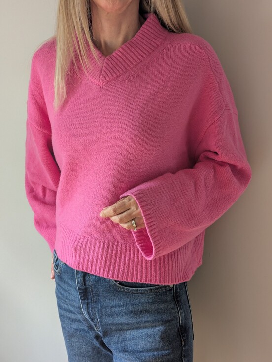 GAP Sweaters - GAP Women's V-Neck Boxy Sweater - Bright Pink